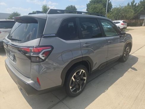 Used 2025 Subaru Forester Limited AWD/4WD image 3