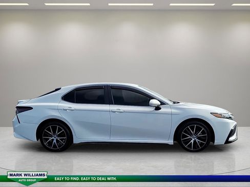 Used 2023 Toyota Camry SE FWD image 2