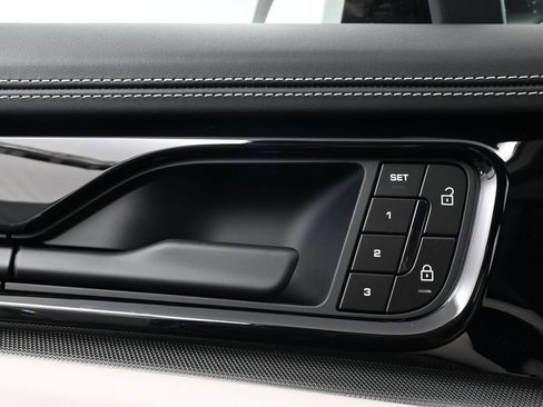 Used 2026 Porsche Panamera image 17
