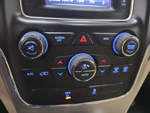 Used 2014 Jeep Grand Cherokee Laredo w/ Quick Order Package 23E AWD/4WD image 17