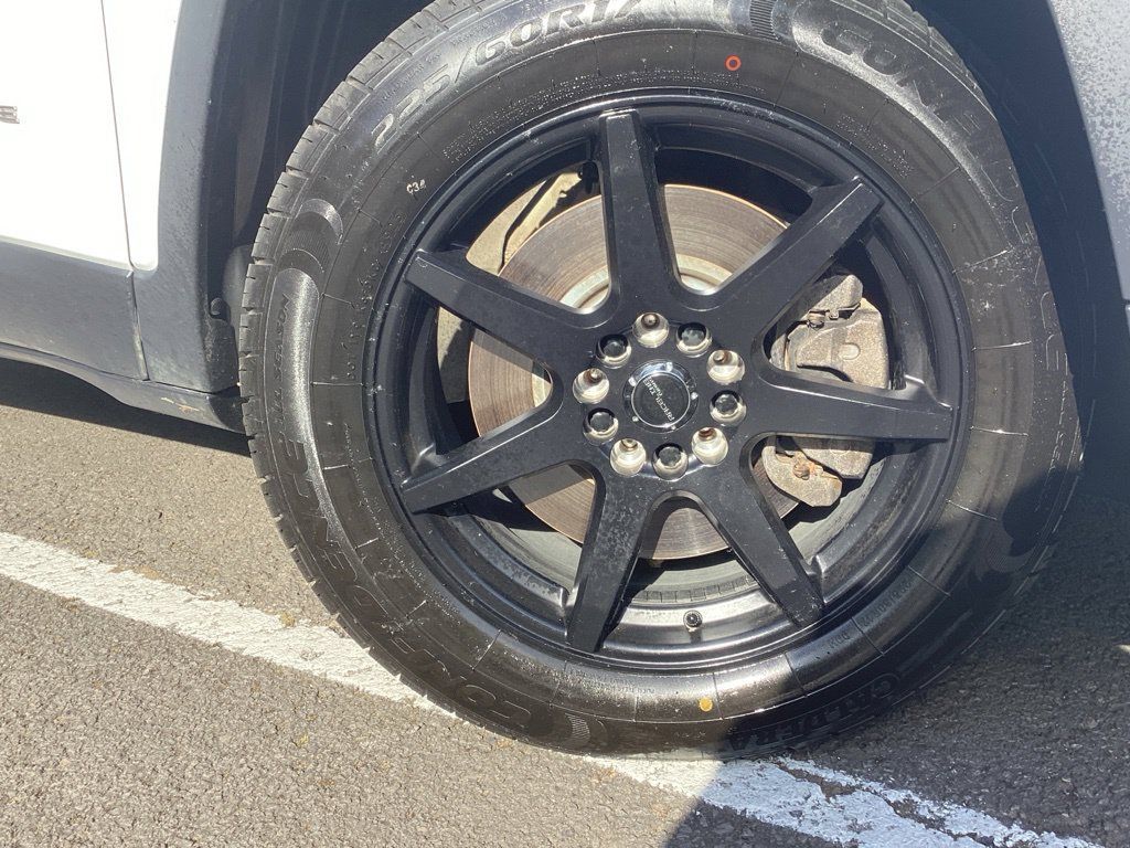 Used 2019 Jeep Cherokee Latitude Plus FWD image 10