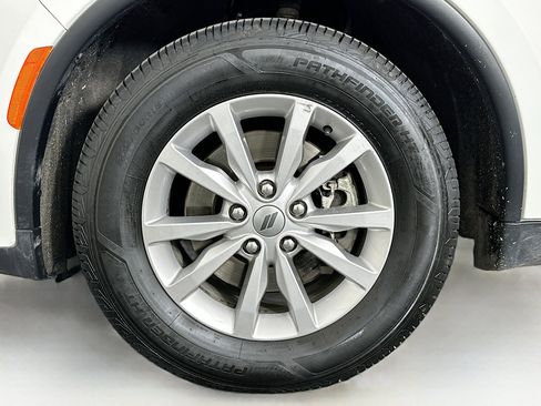 Used 2024 Dodge Durango SXT image 11