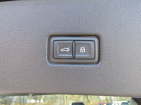 Used 2022 Audi Q8 Prestige image 18