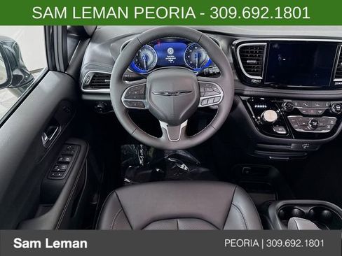 New 2026 Chrysler Pacifica Select FWD image 21