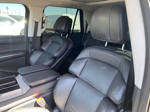 Used 2025 Lincoln Navigator L Reserve image 4