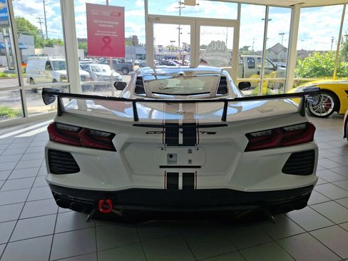 Used 2023 Chevrolet Corvette Stingray Premium Cpe w/ Z51 Performance Package RWD image 5