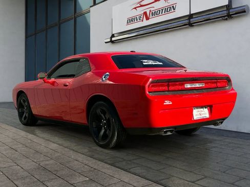 Used 2014 Dodge Challenger SXT image 5