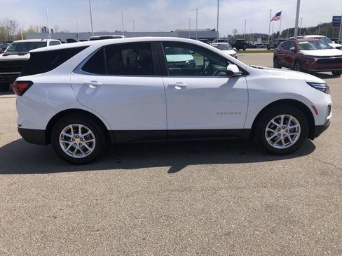 Used 2024 Chevrolet Equinox LT w/ Driver Convenience Package image 11