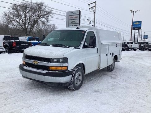 New 2026 Chevrolet Express 3500 w/ Power Convenience Package image 3