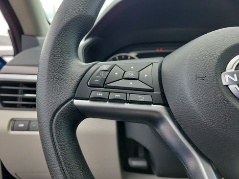 Used 2025 Nissan Altima 2.5 SV FWD image 19