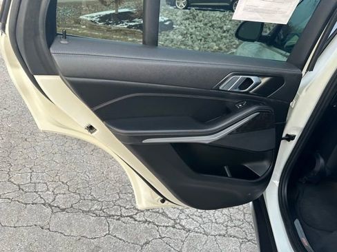 Used 2022 BMW X5 xDrive40i w/ Premium Package image 27