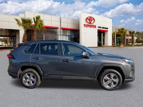 Certified 2022 Toyota RAV4 XLE image 4