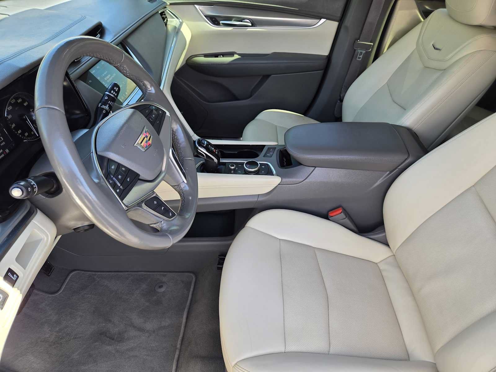 Used 2020 Cadillac XT5 Premium Luxury AWD/4WD image 14