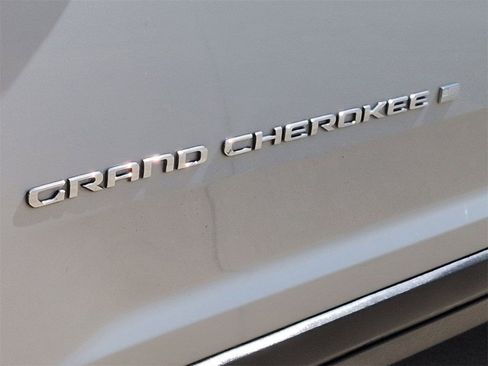 Used 2023 Jeep Grand Cherokee L Limited w/ Luxury Tech Group II image 7