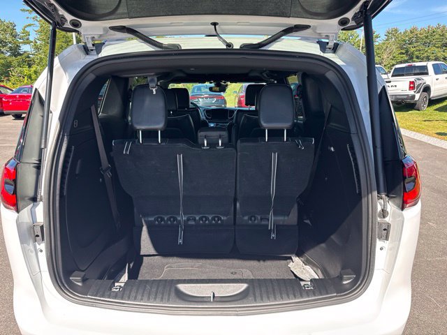 Used 2025 Chrysler Pacifica Limited FWD image 13