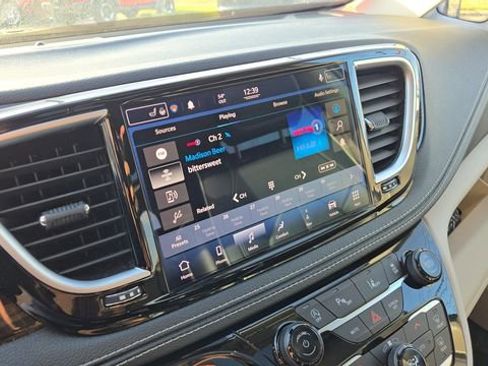 Certified 2021 Chrysler Pacifica Limited image 14