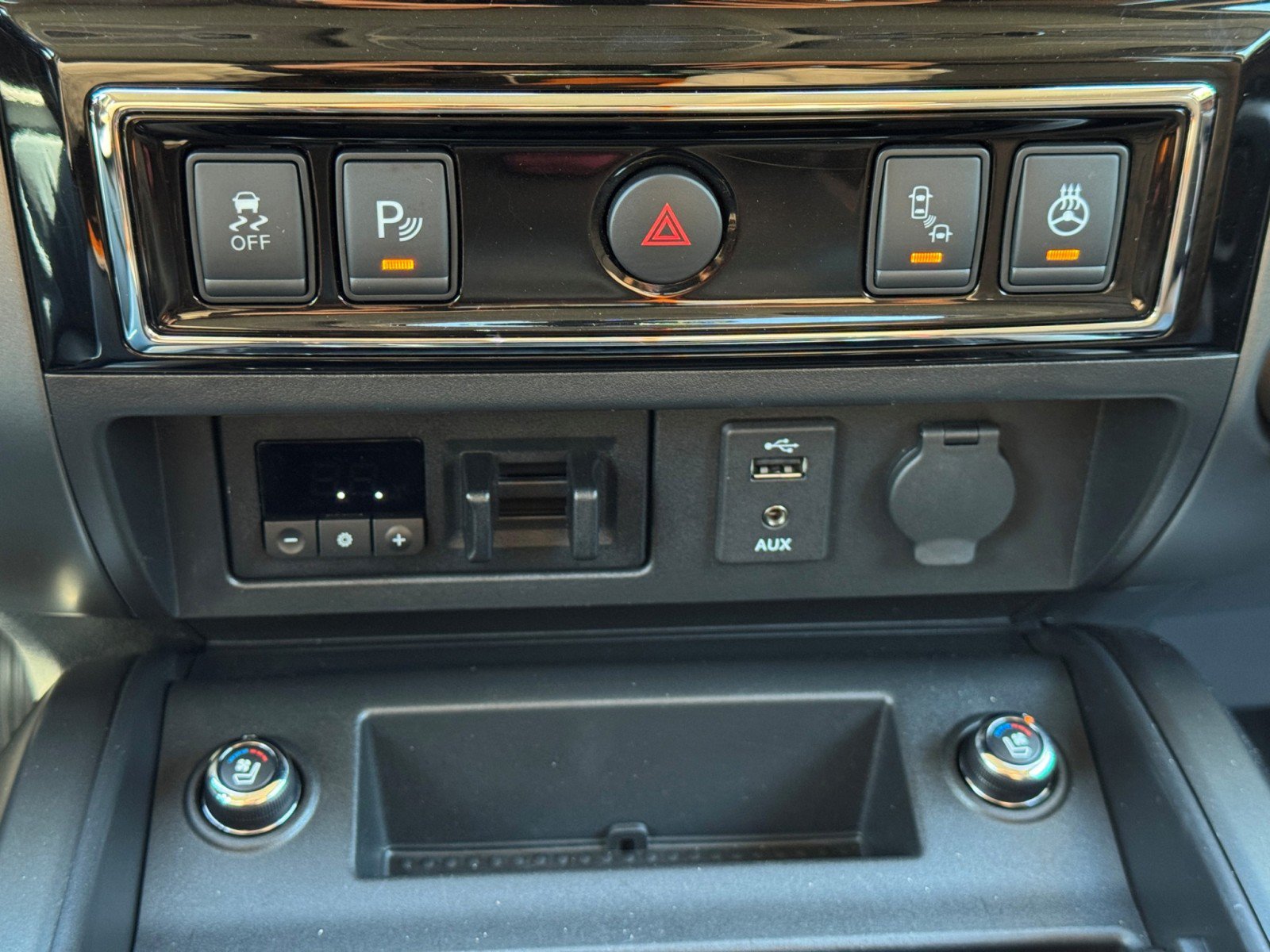 Used 2016 Nissan Titan Platinum Reserve RWD image 30