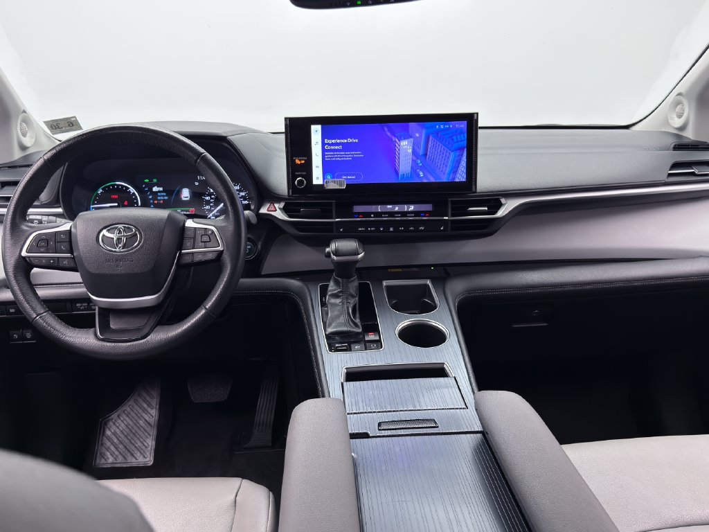 Used 2025 Toyota Sienna XLE w/ XLE Plus Package AWD/4WD image 40