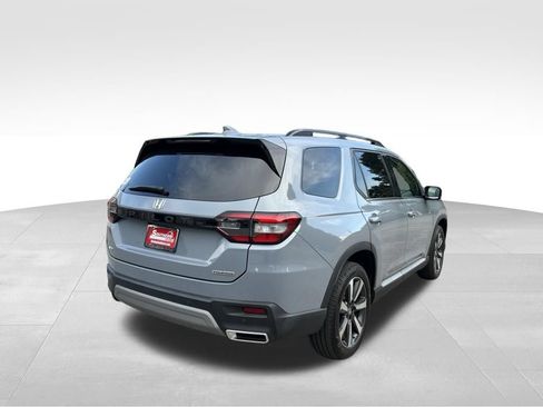 Used 2024 Honda Pilot Touring image 5