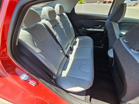 Used 2021 Hyundai Elantra Limited FWD image 14