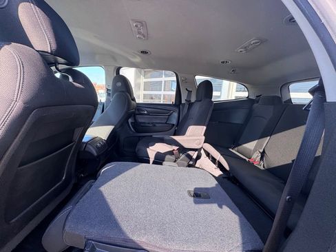 Used 2017 Chevrolet Traverse LT w/ Style and Technology Package image 30