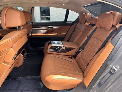 Used 2020 BMW 750i xDrive w/ Executive Package AWD/4WD image 10