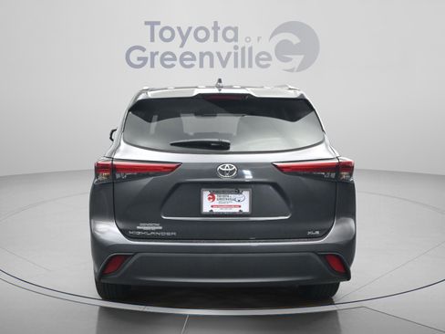 Used 2023 Toyota Highlander XLE FWD image 11