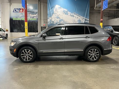 Used 2021 Volkswagen Tiguan SE AWD/4WD image 2