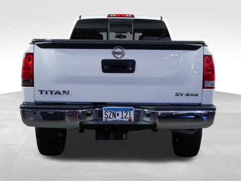 Used 2015 Nissan Titan SV w/ SV Value Truck Package AWD/4WD image 8