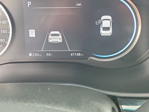 Used 2025 Genesis G70 2.5T image 25