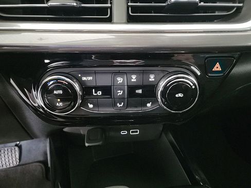 Used 2025 Chevrolet Trax ACTIV w/ Driver Confidence Package FWD image 13