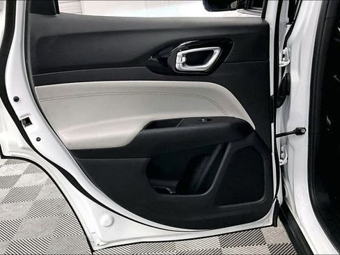 Used 2024 Jeep Compass Limited image 22