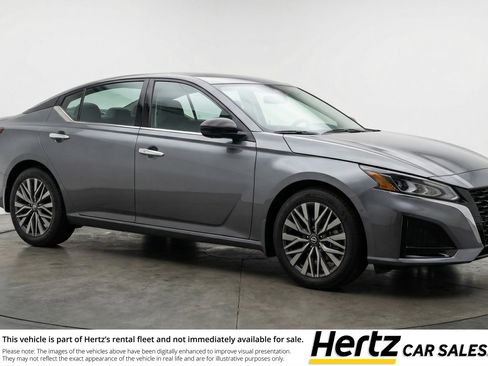 Used 2025 Nissan Altima 2.5 SV FWD image 1