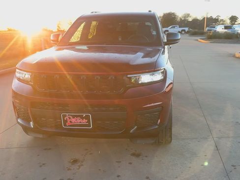 New 2025 Jeep Grand Cherokee L Altitude image 4