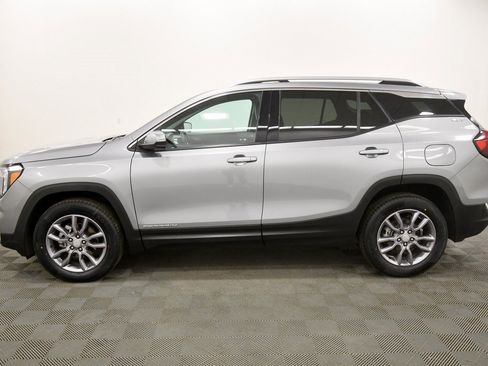 Used 2024 GMC Terrain SLT image 4