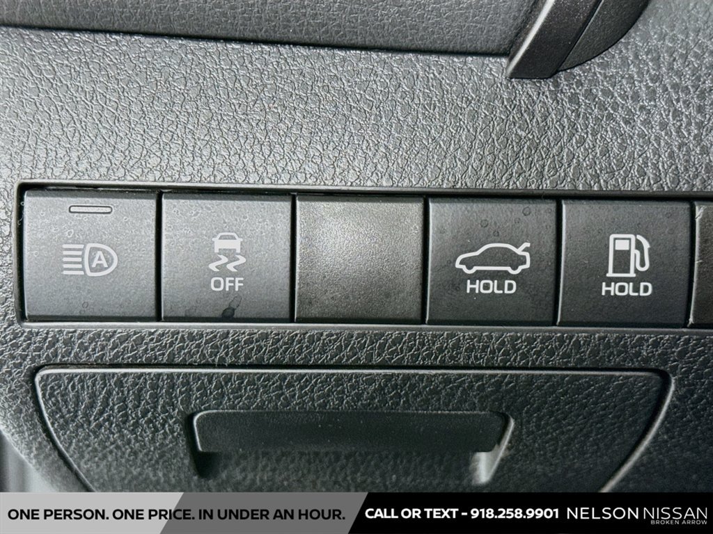Used 2021 Toyota Camry SE FWD image 10