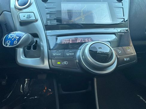 Used 2015 Toyota Prius V Four FWD image 25