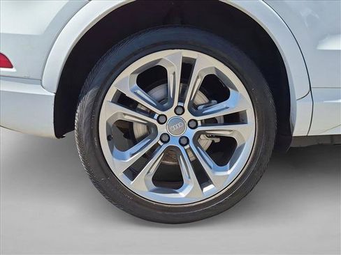 Used 2018 Audi Q3 2.0T Premium w/ Convenience Package FWD image 24
