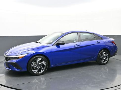 Certified 2025 Hyundai Elantra Sport image 7