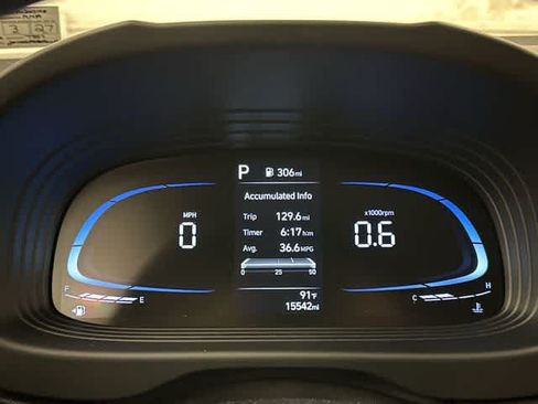 Used 2023 Hyundai Venue SE FWD image 6