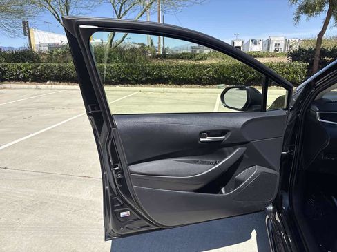 Used 2021 Toyota Corolla LE w/ Carpet Mat Package (TMS) FWD image 18
