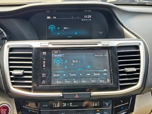 Used 2017 Honda Accord Touring image 19