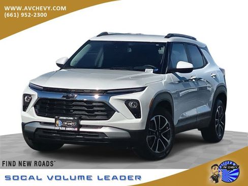 Certified 2025 Chevrolet TrailBlazer LT w/ Convenience Package image 1