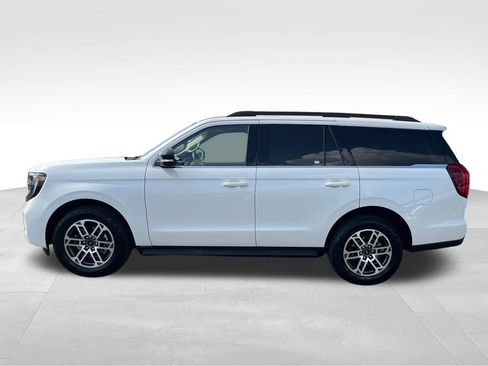 Used 2025 Ford Expedition Active AWD/4WD image 2