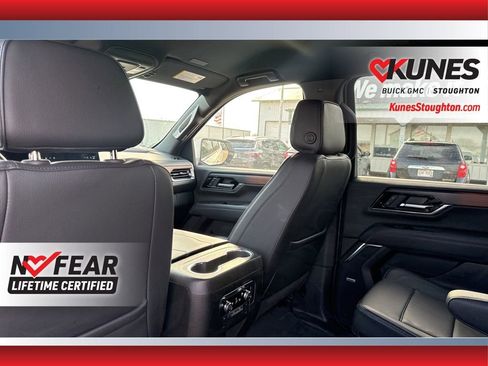 Used 2025 GMC Yukon XL Denali AWD/4WD image 36