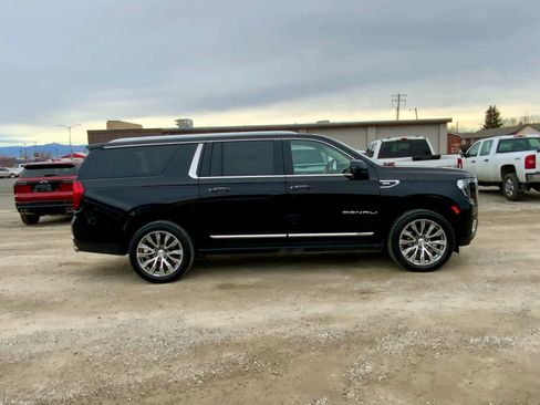 Used 2021 GMC Yukon XL Denali w/ Denali Premium Package image 6