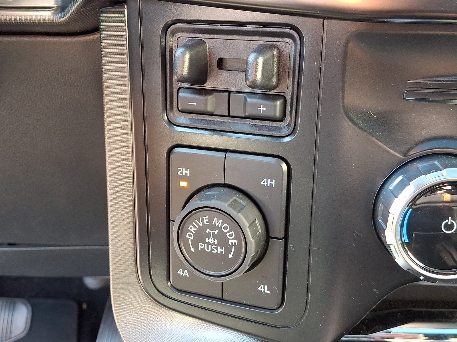 Certified 2023 Ford F150 Platinum w/ Equipment Group 701A High AWD/4WD image 28