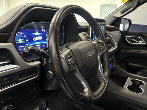 Used 2023 Chevrolet Suburban Z71 w/ Luxury Package image 16