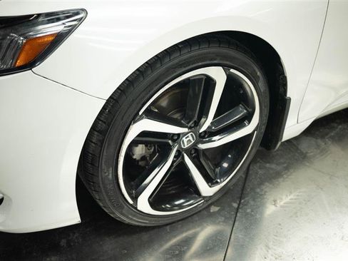Used 2019 Honda Accord Sport image 4