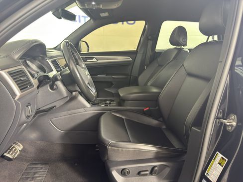 Used 2020 Volkswagen Atlas Cross Sport SE w/ Towing Package AWD/4WD image 16